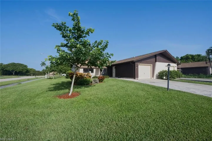102 Round Key Cir G3, Naples, Florida 34112