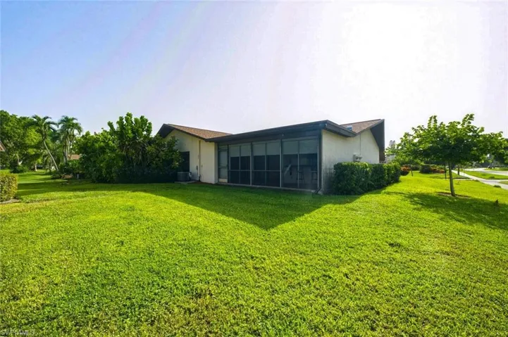 102 Round Key Cir G3, Naples, Florida 34112