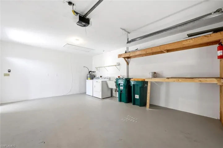 102 Round Key Cir G3, Naples, Florida 34112