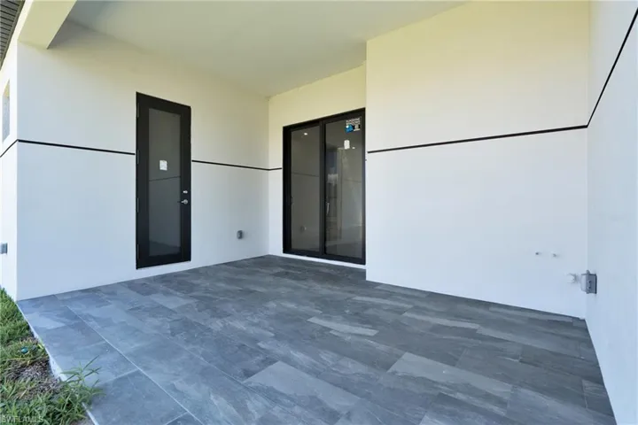 24 NW 21st  AVE, Cape Coral, FL 33993