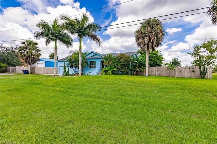 2406  Queen  DR, Lehigh Acres, FL 33971