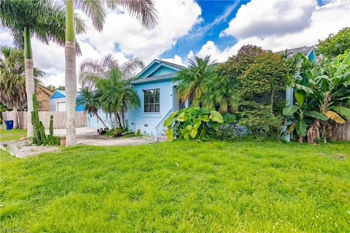 2406  Queen  DR, Lehigh Acres, FL 33971