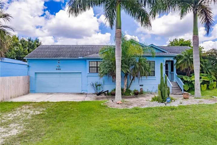 2406  Queen  DR, Lehigh Acres, FL 33971
