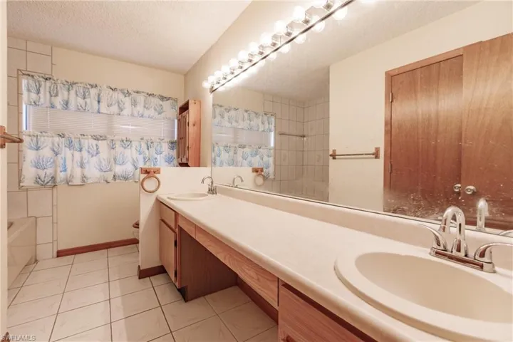 2406  Queen  DR, Lehigh Acres, FL 33971