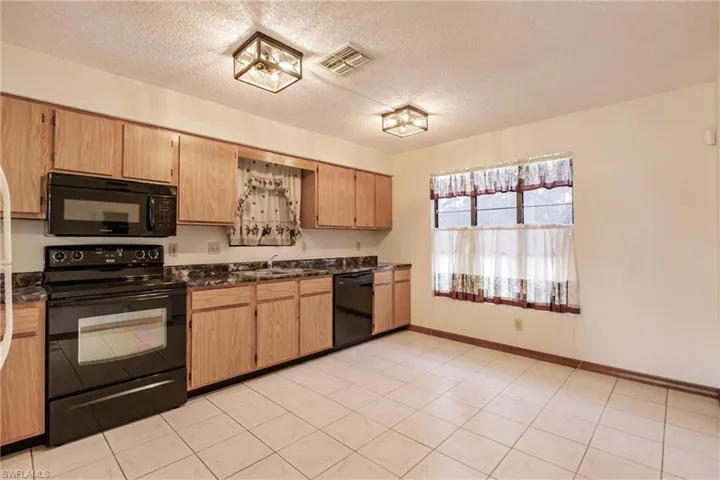 2406  Queen  DR, Lehigh Acres, FL 33971