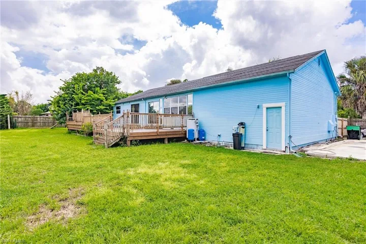 2406  Queen  DR, Lehigh Acres, FL 33971
