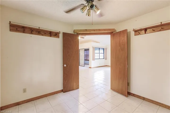 2406  Queen  DR, Lehigh Acres, FL 33971