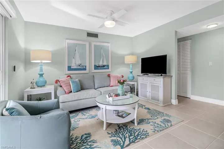 1025 Foxfire LN # 301, NAPLES FL 34104