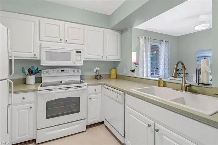 1025 Foxfire LN # 301, NAPLES FL 34104
