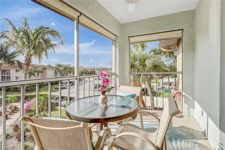 1025 Foxfire LN # 301, NAPLES FL 34104
