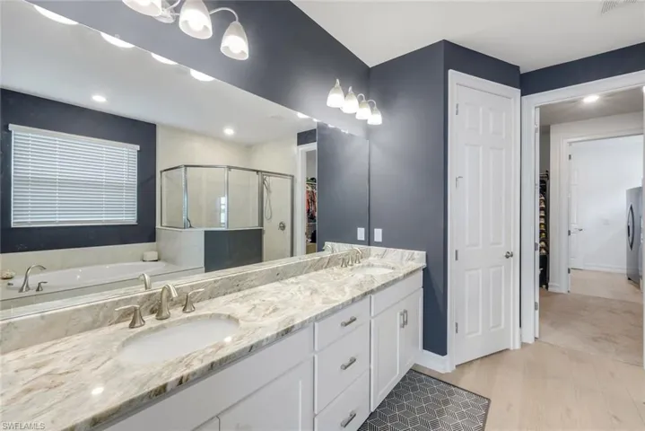 950 Stonewater Lake Ter, Cape Coral, Florida 33993
