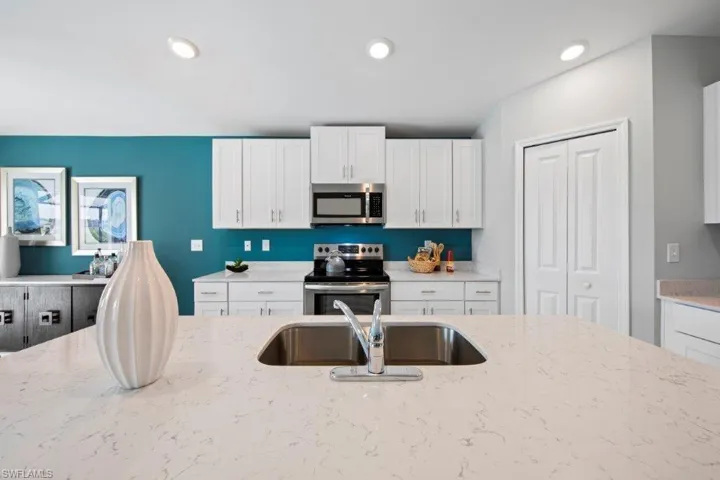 3205 Nw 3rd Pl, Cape Coral Fl 33993