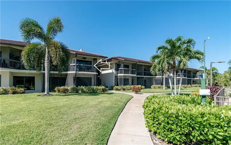 View of apartment building / complex