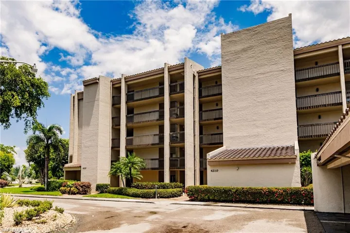 4210 Steamboat Bend 405, Fort Myers, Florida 33919