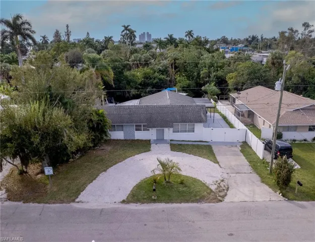 Birds eye view of property