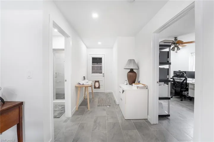 Hall with washer / dryer