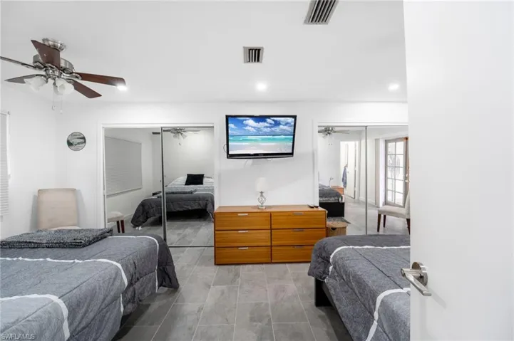 Bedroom with ceiling fan