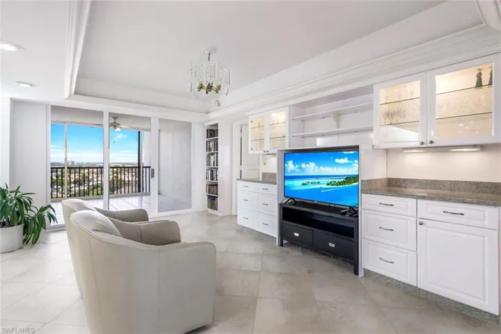 TV FAMILY ROOM AREA IN KITCHEN