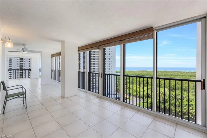 OVERSIZED LANAI