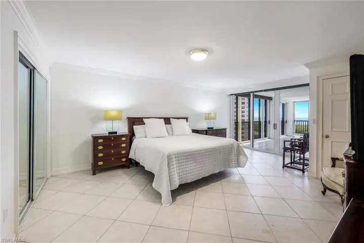 SPACIOUS MASTER BEDROOM