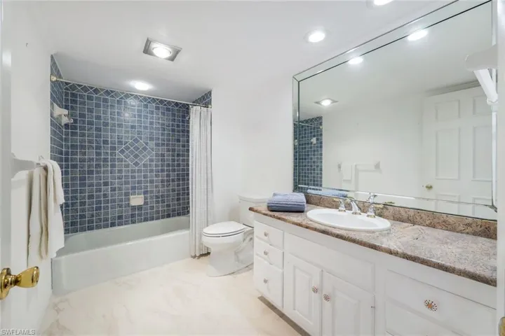 OVERSIZED POWDER ROOM/GUEST BATH