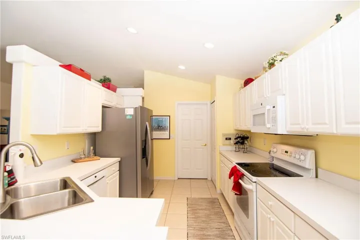 9124 Shadow Glen Way, Fort Myers, Florida 33913