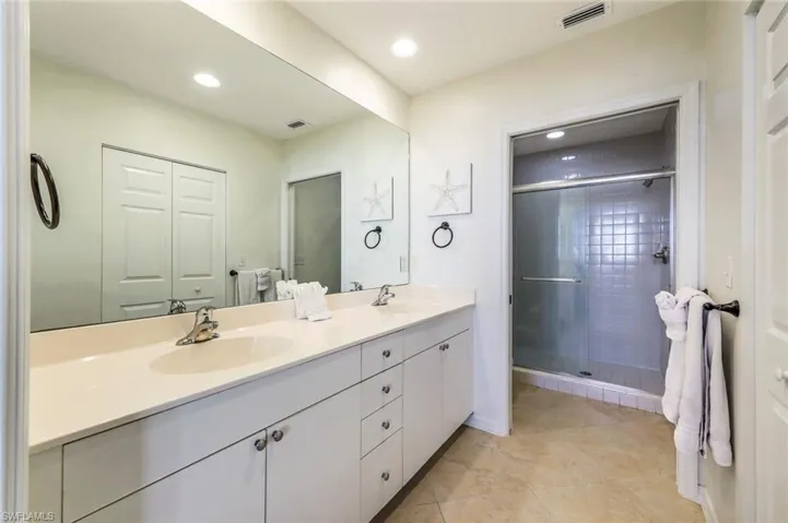 470 Launch Cir V-604, Naples, Florida 34108