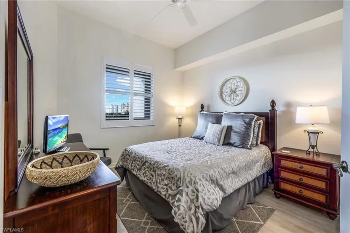 470 Launch Cir V-604, Naples, Florida 34108