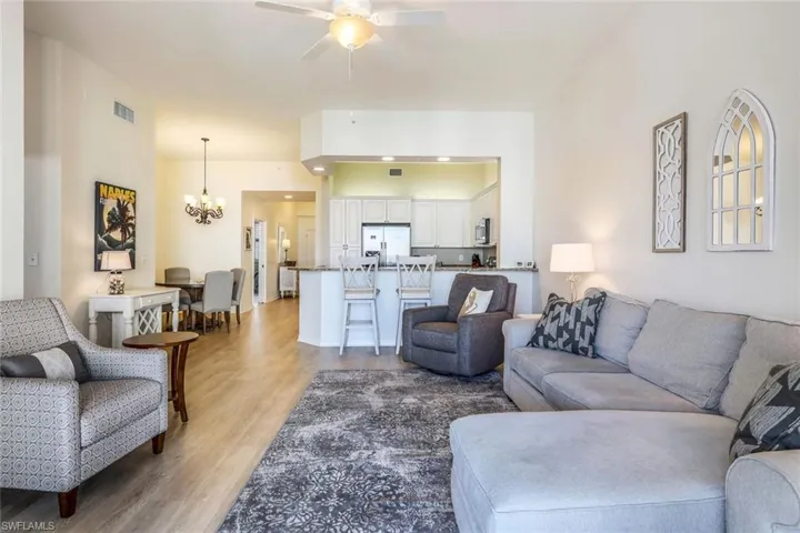 470 Launch Cir V-604, Naples, Florida 34108