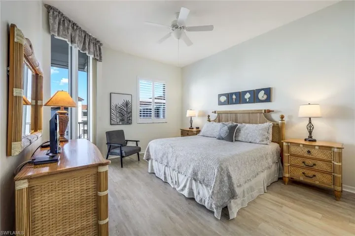 470 Launch Cir V-604, Naples, Florida 34108