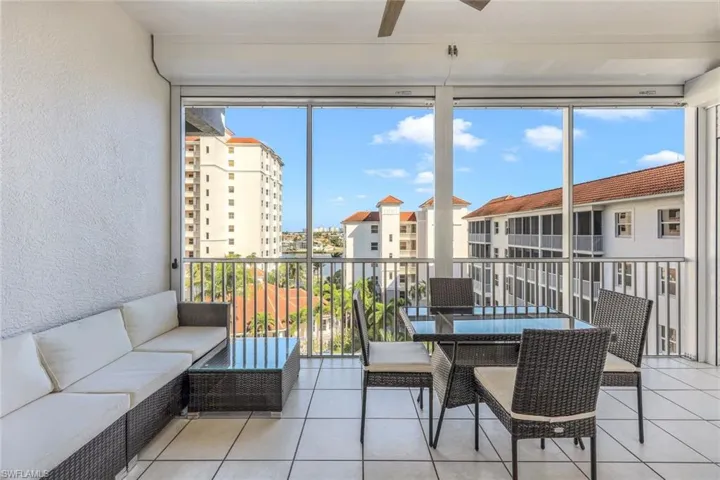 470 Launch Cir V-604, Naples, Florida 34108
