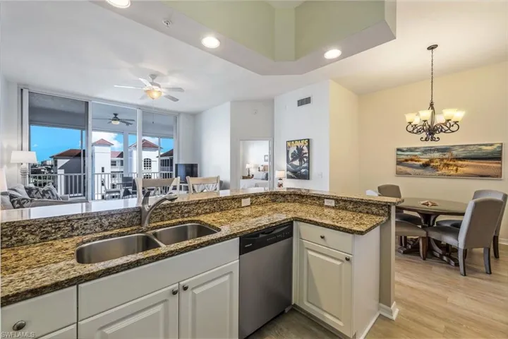 470 Launch Cir V-604, Naples, Florida 34108