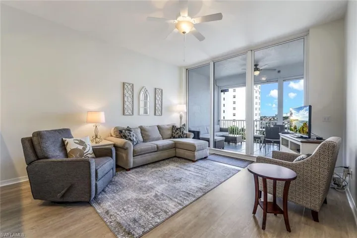 470 Launch Cir V-604, Naples, Florida 34108