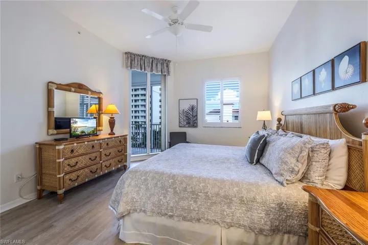 470 Launch Cir V-604, Naples, Florida 34108