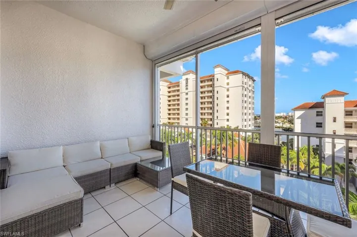 470 Launch Cir V-604, Naples, Florida 34108
