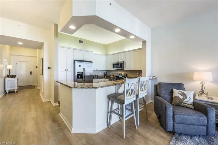 470 Launch Cir V-604, Naples, Florida 34108