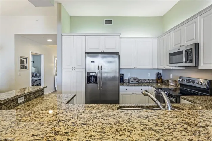 470 Launch Cir V-604, Naples, Florida 34108