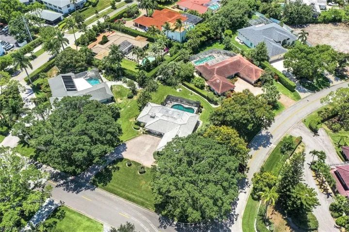 The rear of the property is bathed in SE, S and SW sunlight...perfection!