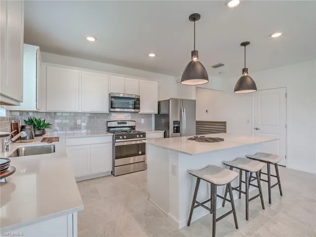 Interior photos are of a staged model home. Illustration purposes only.