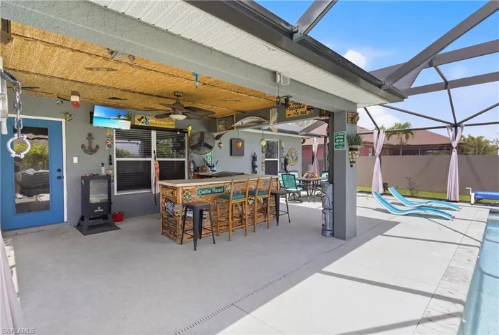 Bring the island vibe home with a stylish tiki bar—perfect for cocktails, entertaining, or relaxing by the pool.