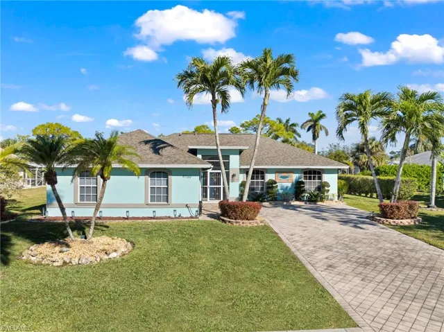 Ranch-style house featuring a front lawn