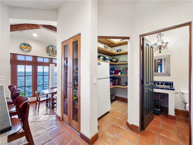 Pantry/Half Bath