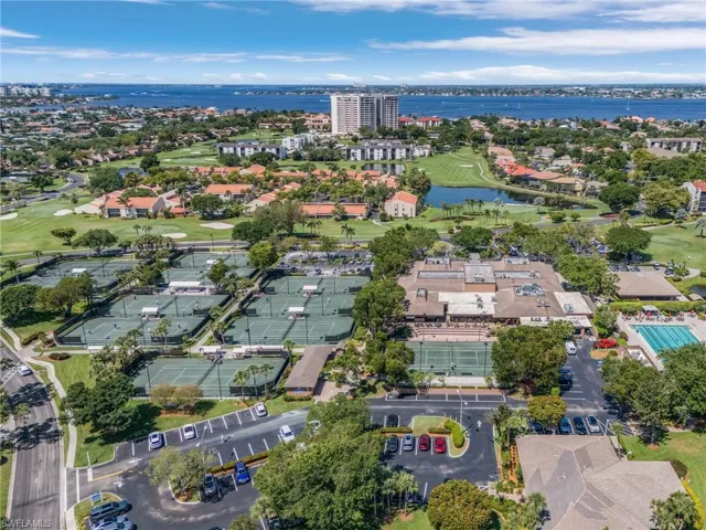 Helm Club, Tennis, Main Pool