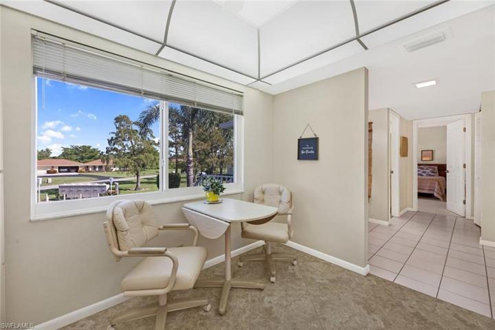 Kitchen breakfast area