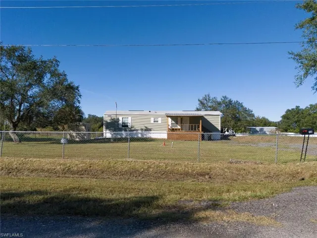 View of manufactured / mobile home