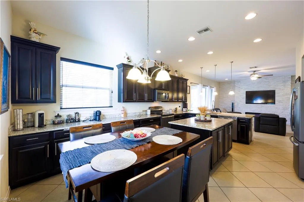 3330 Banyon Hollow LOOP, North Fort Myers, FL 33903,225063677