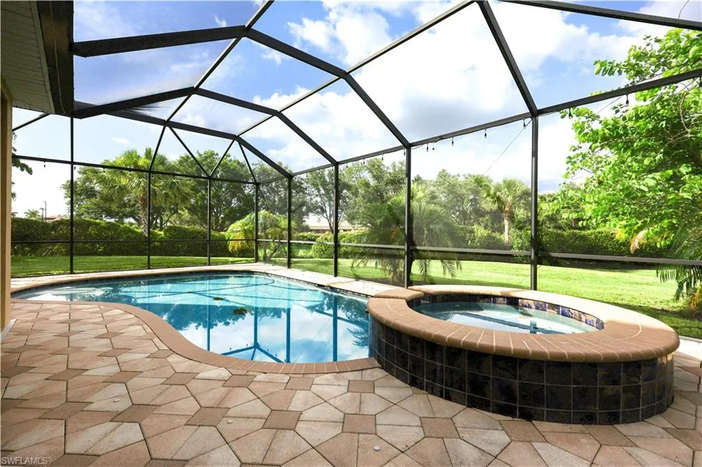 3330 Banyon Hollow LOOP, North Fort Myers, FL 33903,225063677