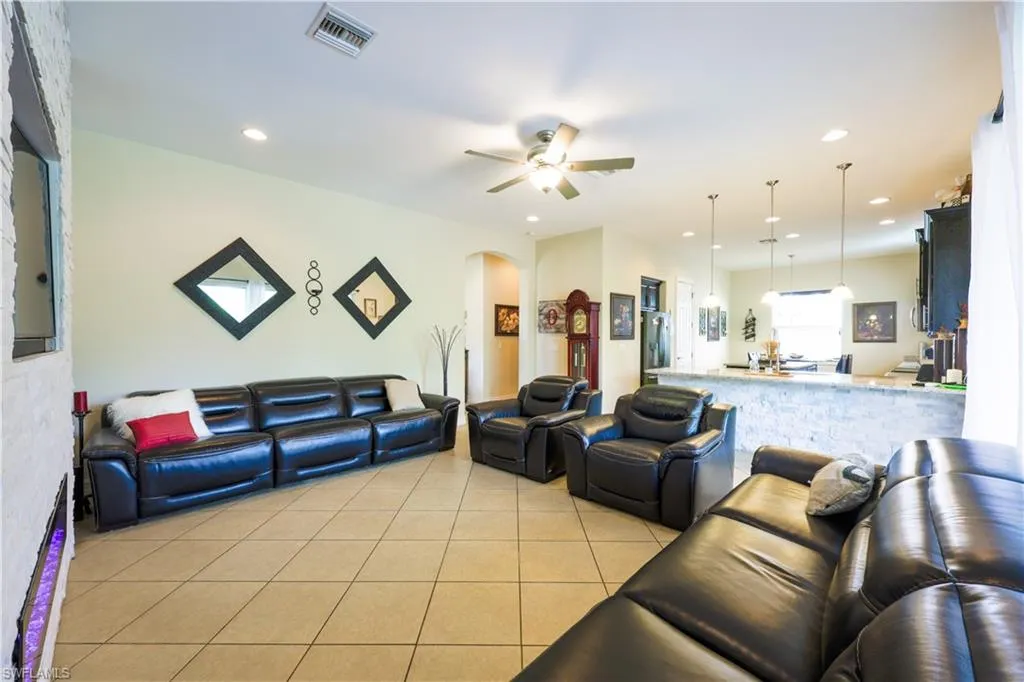 3330 Banyon Hollow LOOP, North Fort Myers, FL 33903,225063677