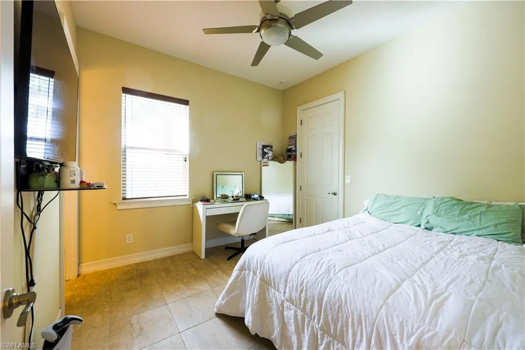 3330 Banyon Hollow LOOP, North Fort Myers, FL 33903,225063677