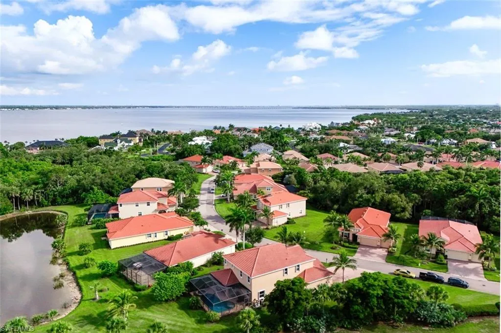 3330 Banyon Hollow LOOP, North Fort Myers, FL 33903,225063677